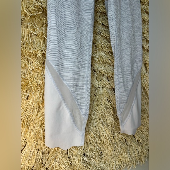 Lululemon💎Wunder Under Crop II Roll Down Mesh✨Wee Are From Space Silver Spoon✨4 - Picture 11 of 17